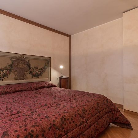 La Fenice Double Canal View Venice Luaran gambar