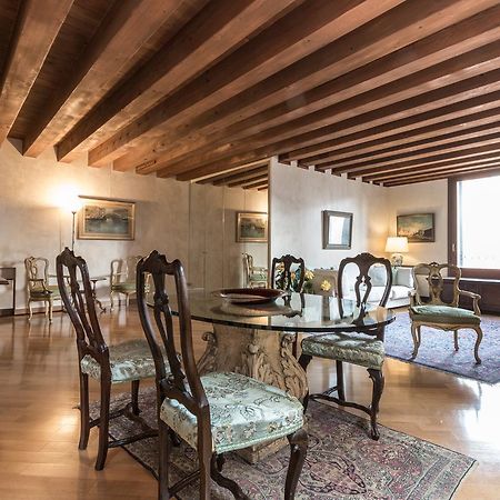 La Fenice Double Canal View Venice Luaran gambar