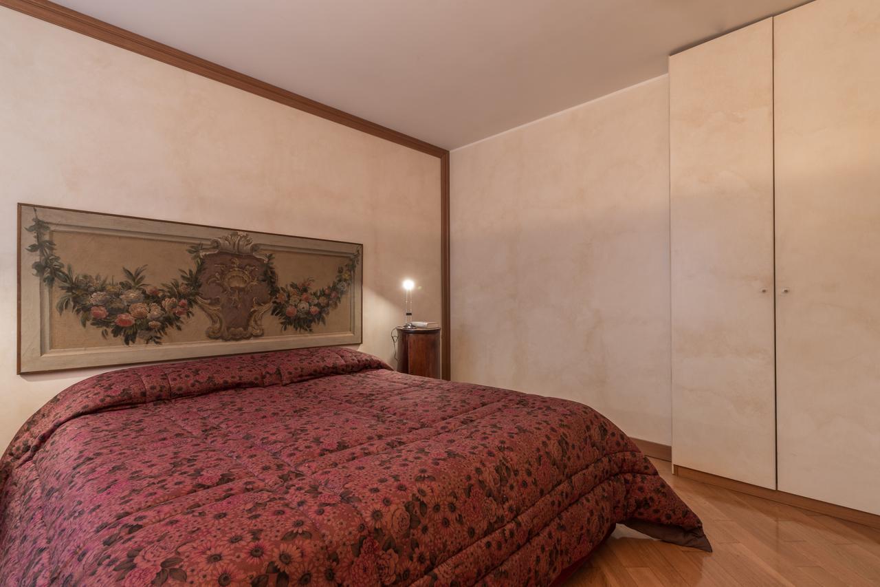 La Fenice Double Canal View Venice Luaran gambar