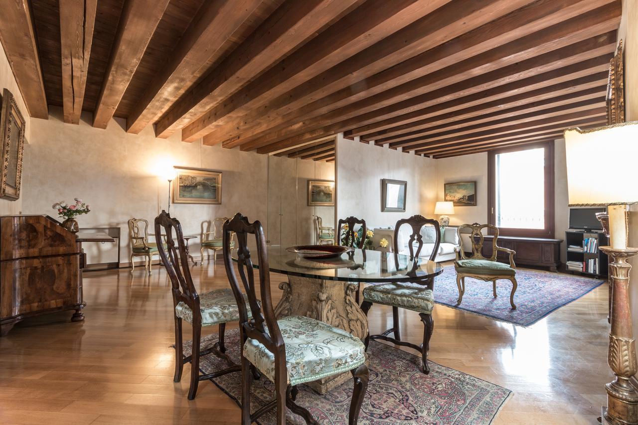 La Fenice Double Canal View Venice Luaran gambar
