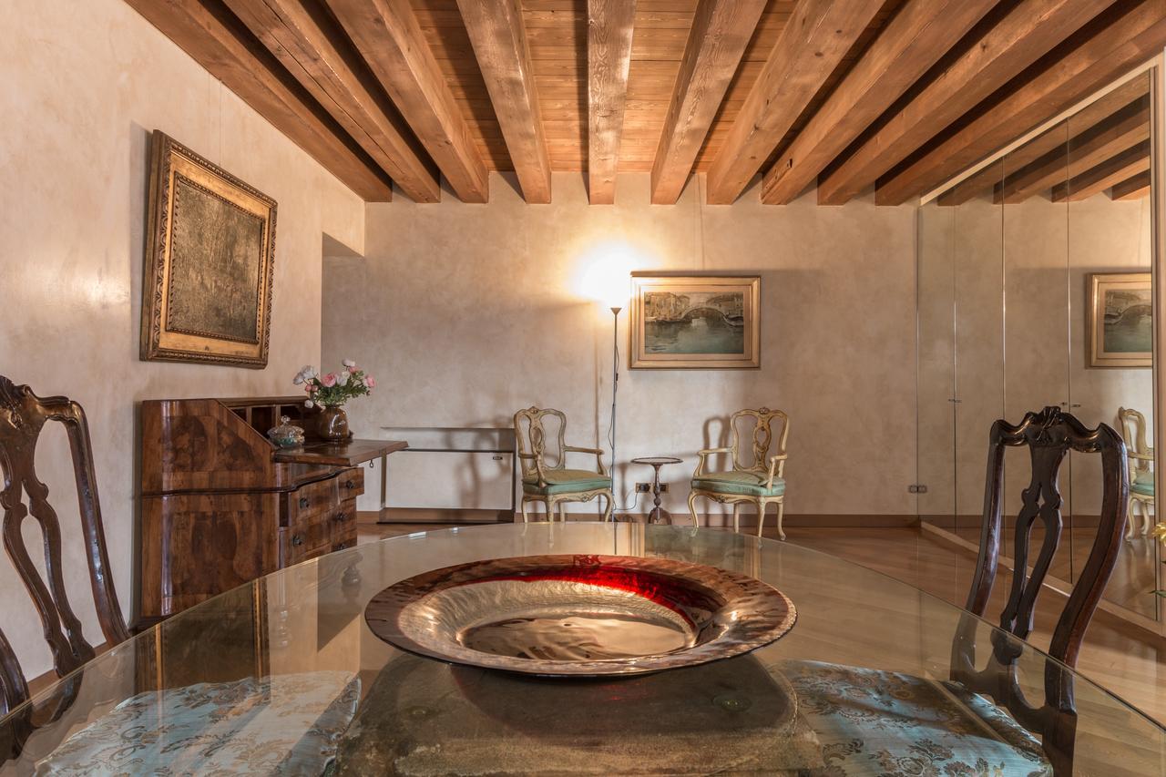 La Fenice Double Canal View Venice Luaran gambar