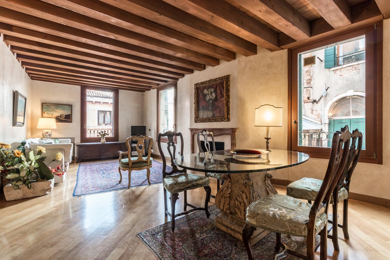 La Fenice Double Canal View Venice Luaran gambar