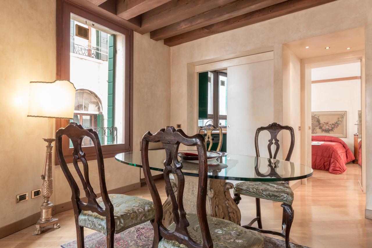 La Fenice Double Canal View Venice Luaran gambar