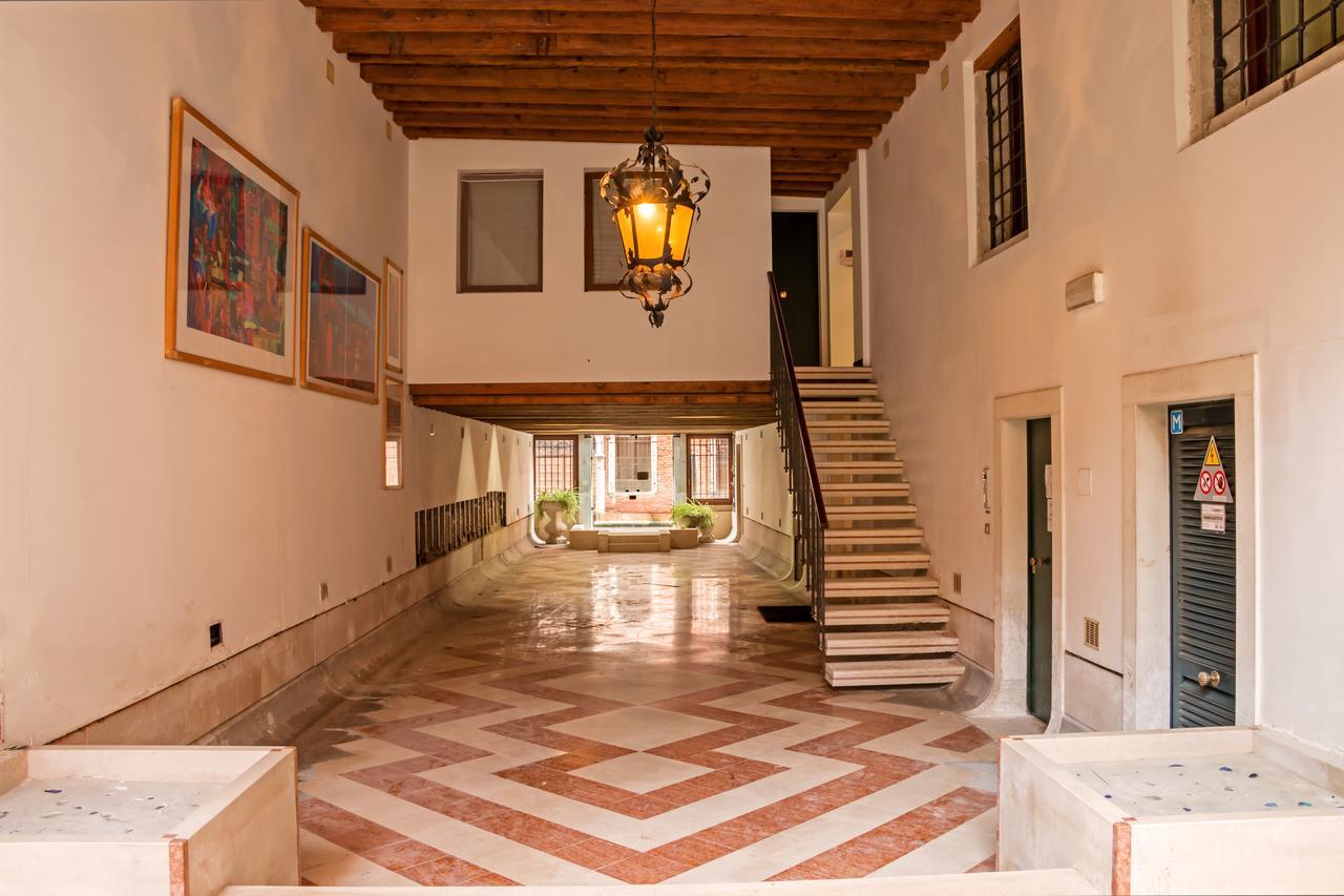 La Fenice Double Canal View Venice Luaran gambar
