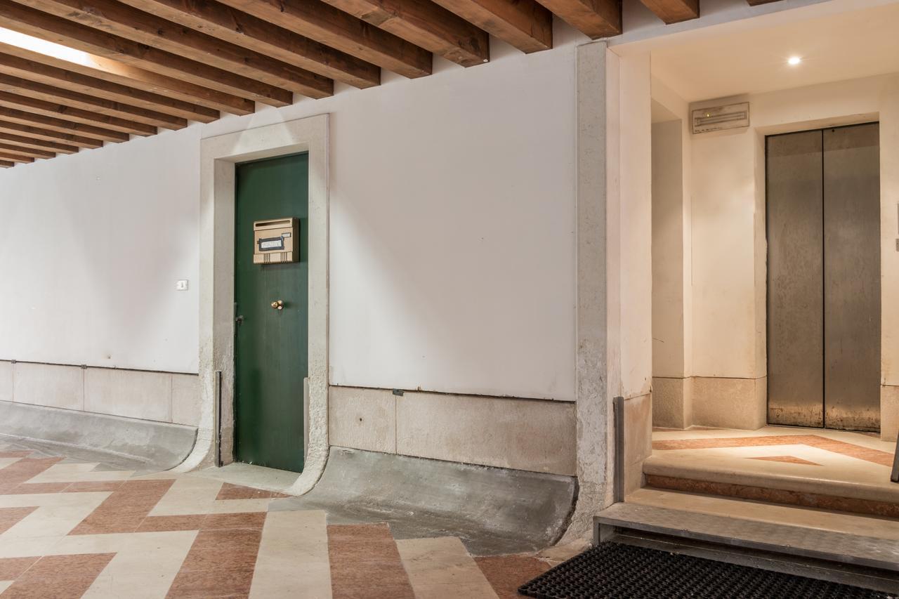 La Fenice Double Canal View Venice Luaran gambar