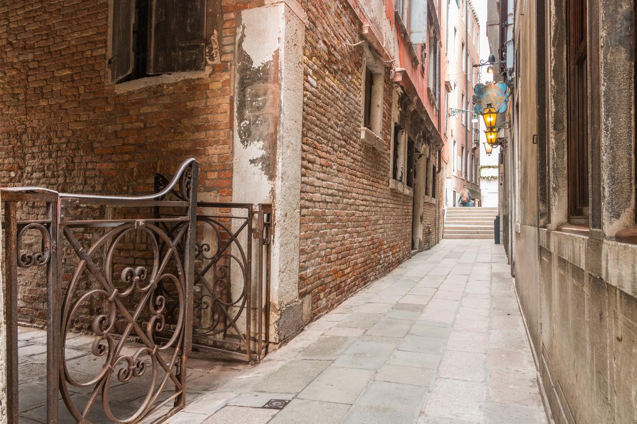 La Fenice Double Canal View Venice Luaran gambar