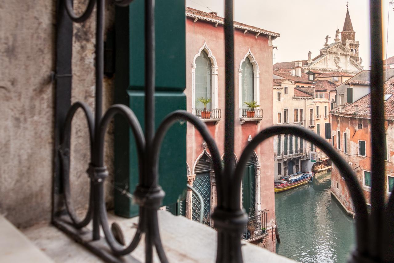 La Fenice Double Canal View Venice Luaran gambar