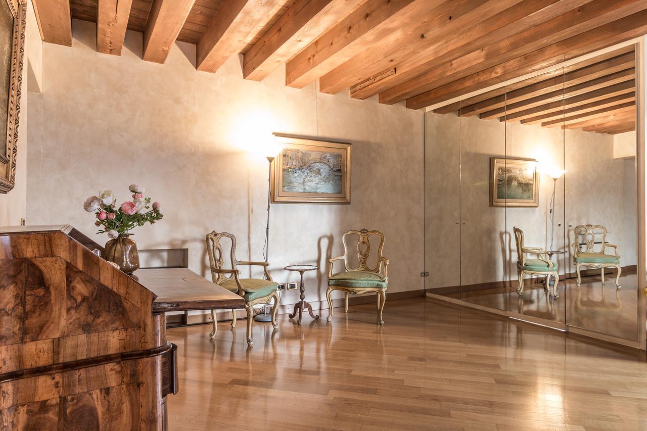 La Fenice Double Canal View Venice Luaran gambar