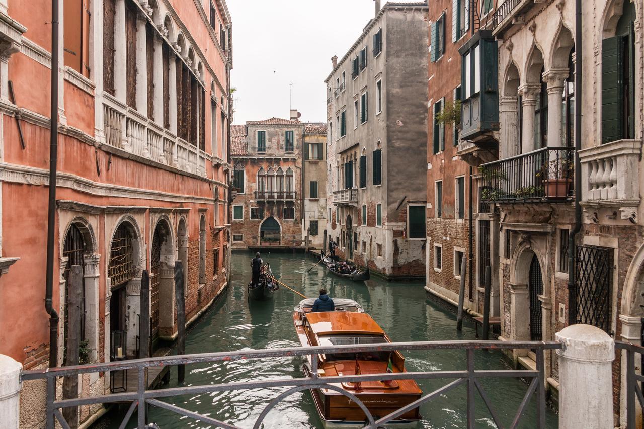 La Fenice Double Canal View Venice Luaran gambar