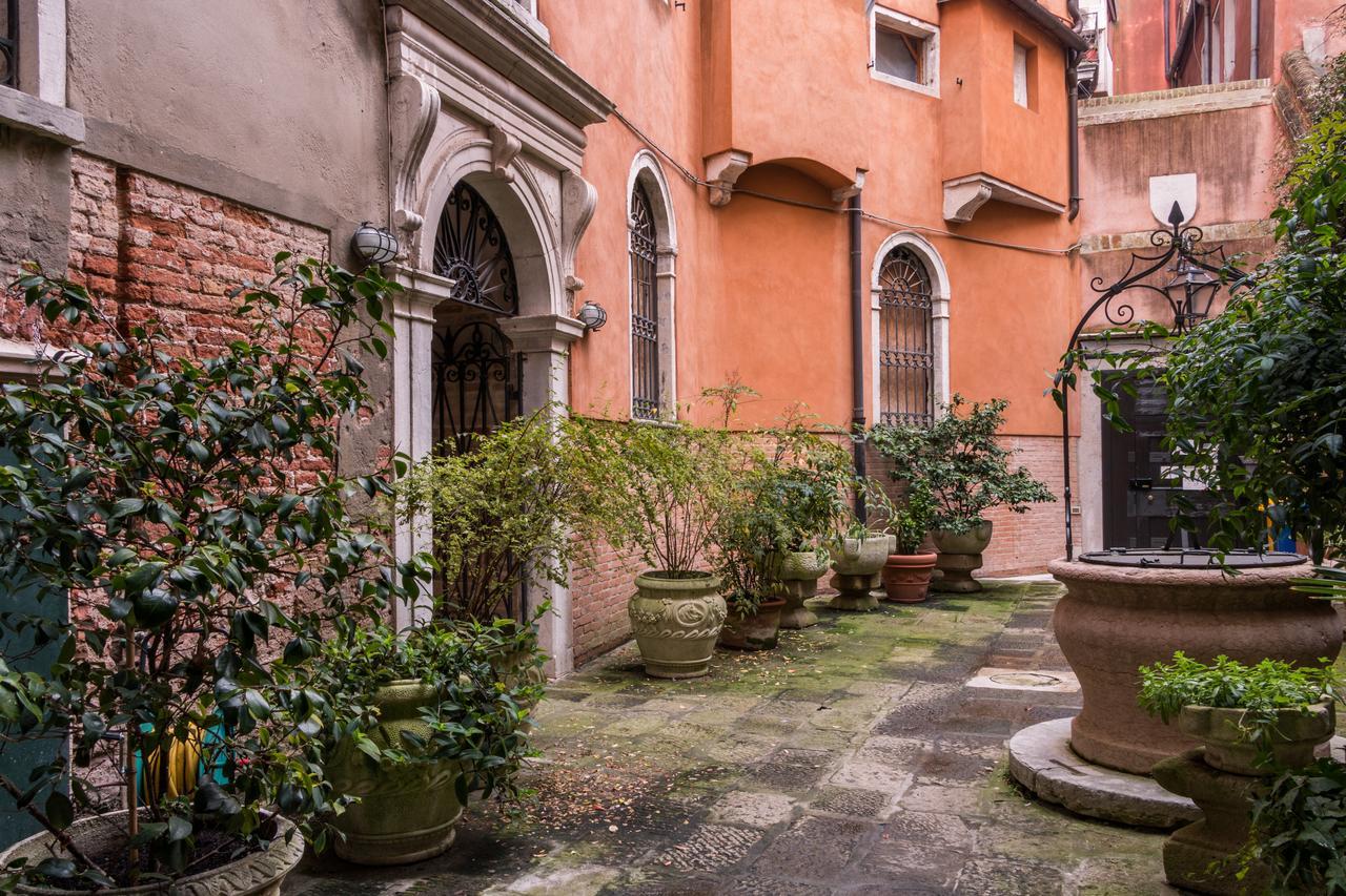 La Fenice Double Canal View Venice Luaran gambar